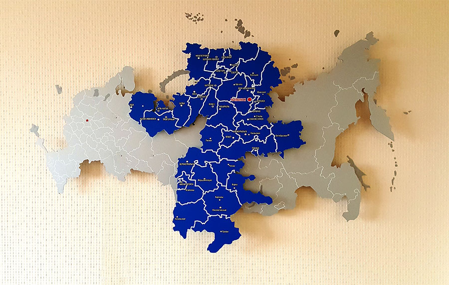 Объемная карта россии и челябинской области крепится на стену в двух плоскостях и на отрыве